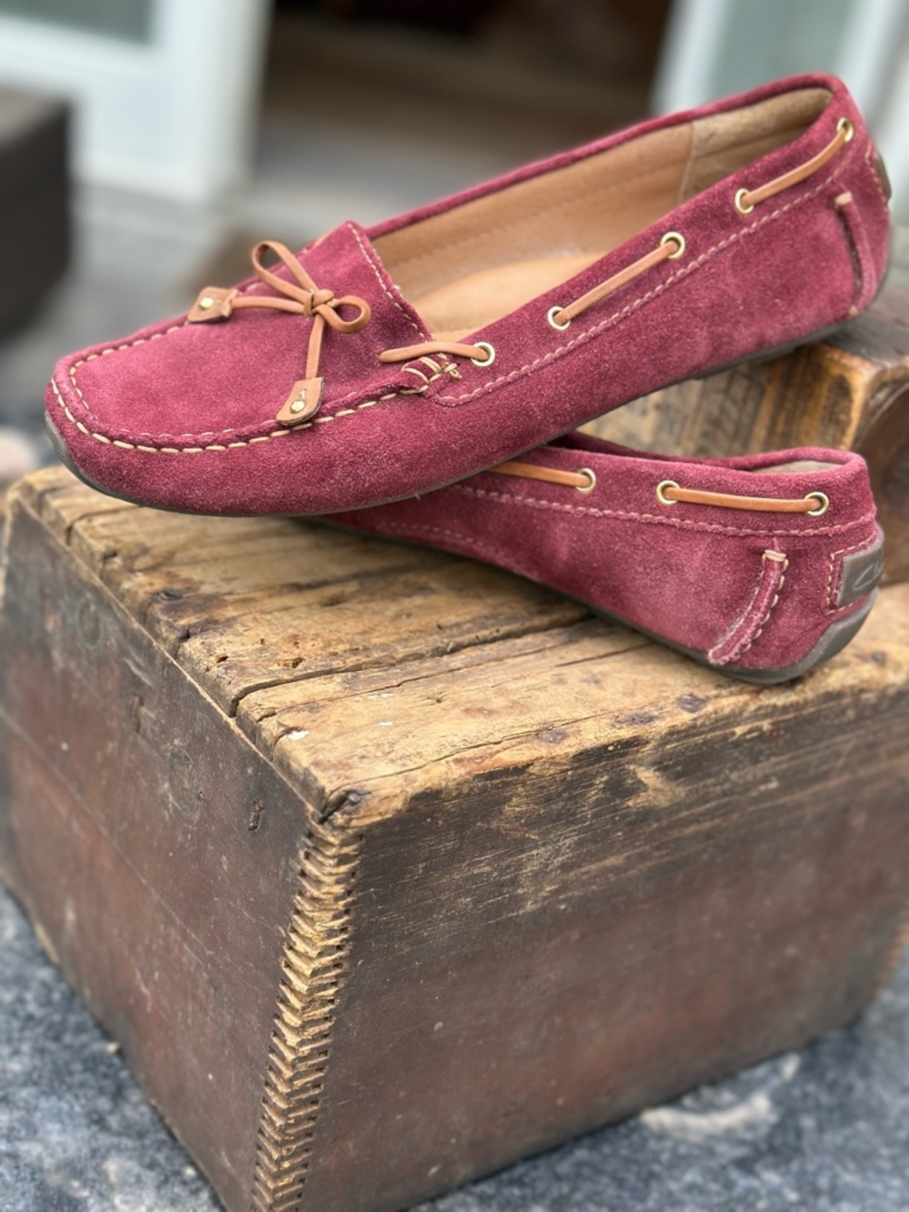 Clarks Berry Wine Suede Loafers Driving Moccasin Comfort Shoes Leather Ties - Picture 7 of 11